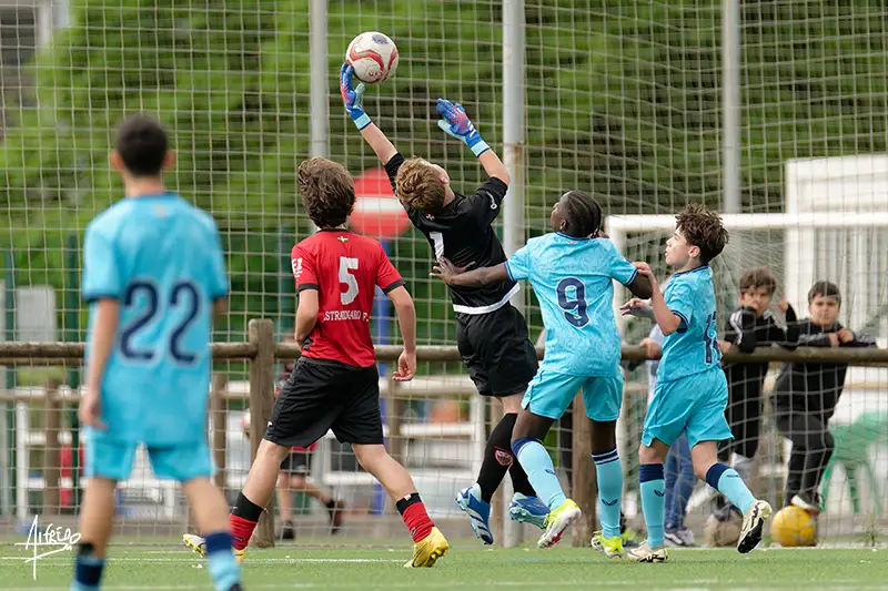 Jugadores de categoría infantil del equipo de fútbol Astrabuduako Futbol Taldea de Astrabudua, Erandio (Bizkaia)