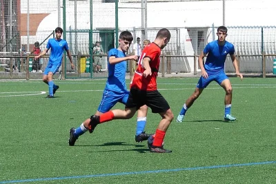 Jugadores de categoría juvenil del equipo de fútbol Astrabuduako Futbol Taldea de Astrabudua, Erandio (Bizkaia)