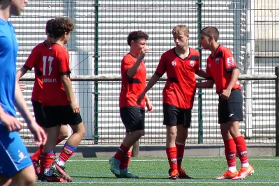 Jugadores de categoría juvenil del equipo de fútbol Astrabuduako Futbol Taldea de Astrabudua, Erandio (Bizkaia)