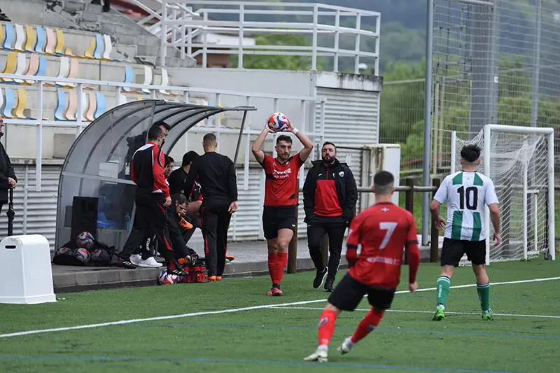 Jugadores de categoría senior del equipo de fútbol Astrabuduako Futbol Taldea de Astrabudua, Erandio (Bizkaia)